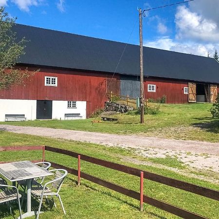 2 Bedroom Awesome Home In Vaestervik エクステリア 写真